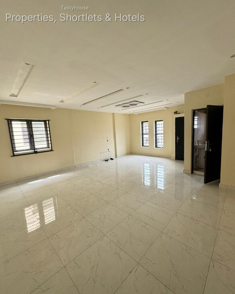 LOVELY BUILT 3 BEDROOM APARTMENT WITH BỌ