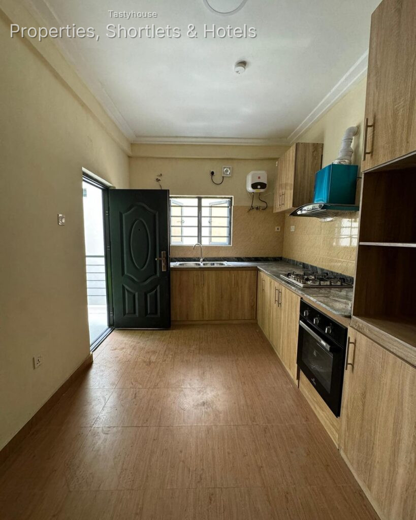 LOVELY BUILT 3 BEDROOM APARTMENT WITH BỌ