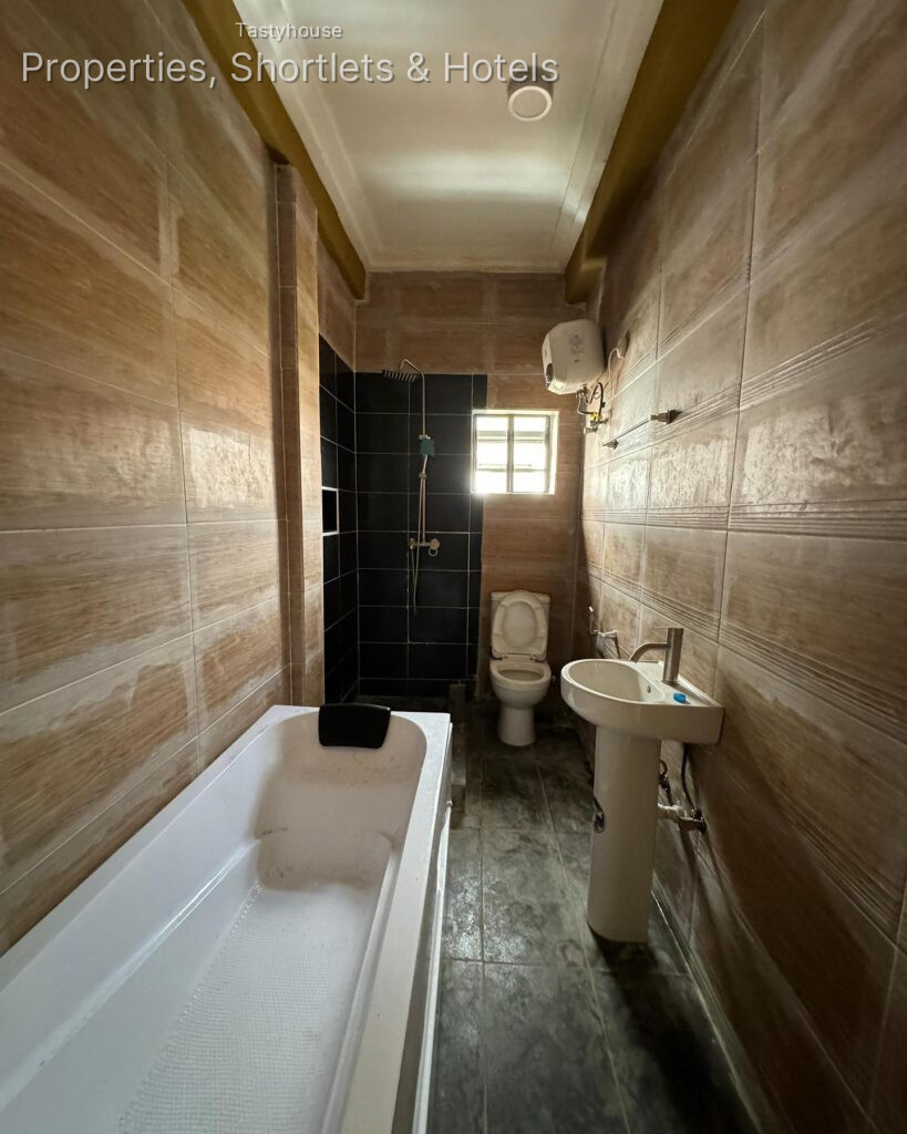 LOVELY BUILT 3 BEDROOM APARTMENT WITH BỌ