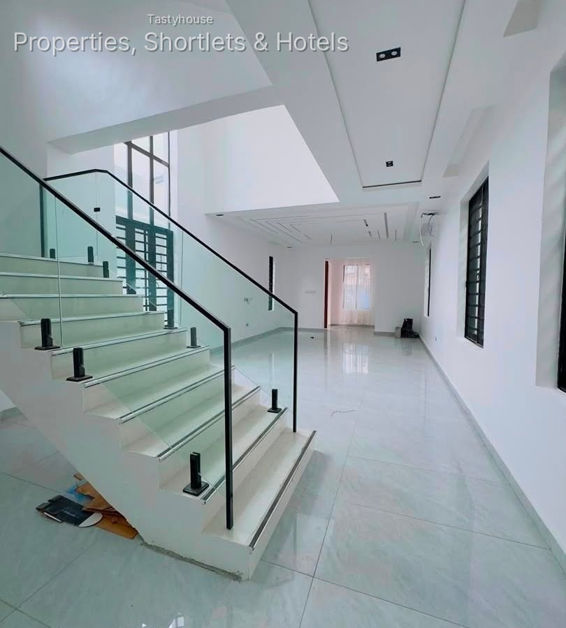 CONTEMPORARY 5 BEDROOM FULLY DETACHED DUPLEX WITH STUDY, POOL, BỌ