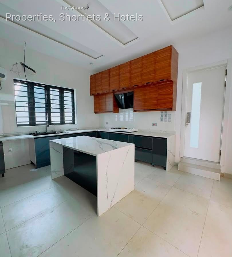 CONTEMPORARY 5 BEDROOM FULLY DETACHED DUPLEX WITH STUDY, POOL, BỌ