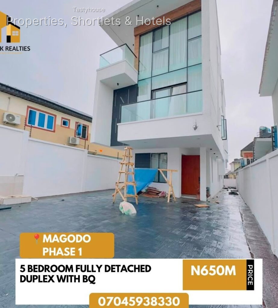 CONTEMPORARY 5 BEDROOM FULLY DETACHED DUPLEX WITH STUDY, POOL, BỌ