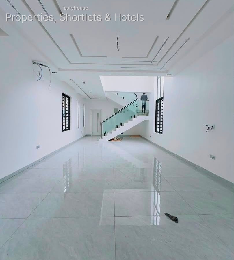 CONTEMPORARY 5 BEDROOM FULLY DETACHED DUPLEX WITH STUDY, POOL, BỌ