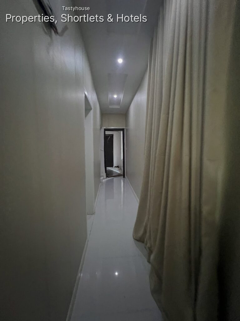 5 BEDROOM DETACHED