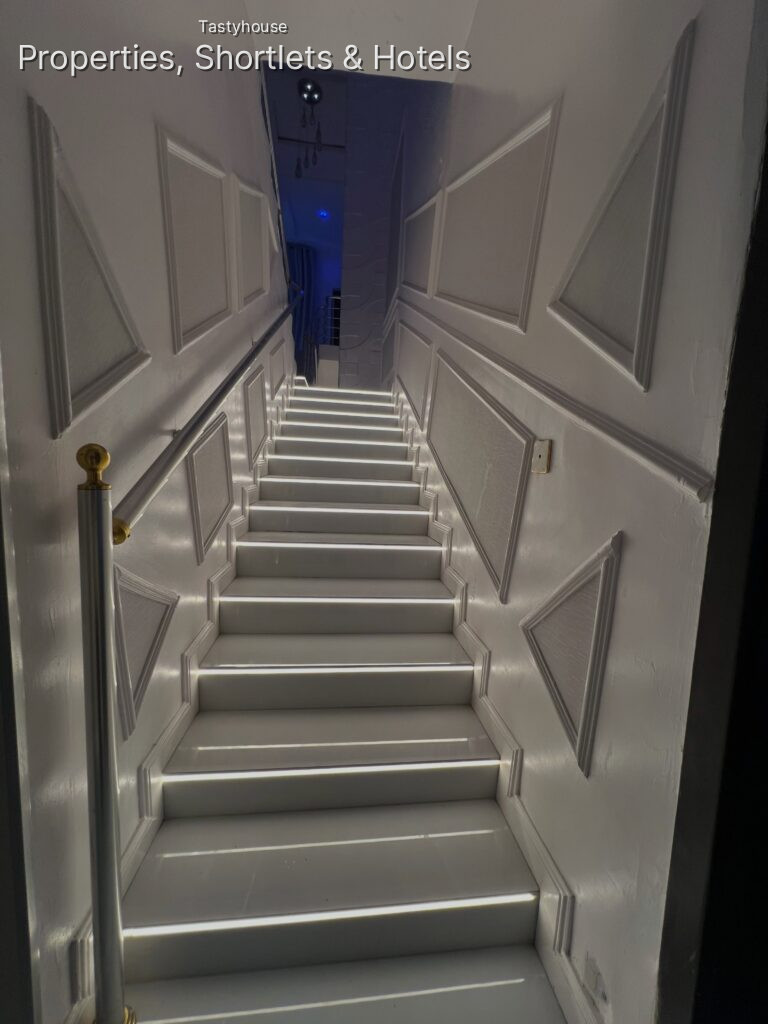 5 BEDROOM DETACHED