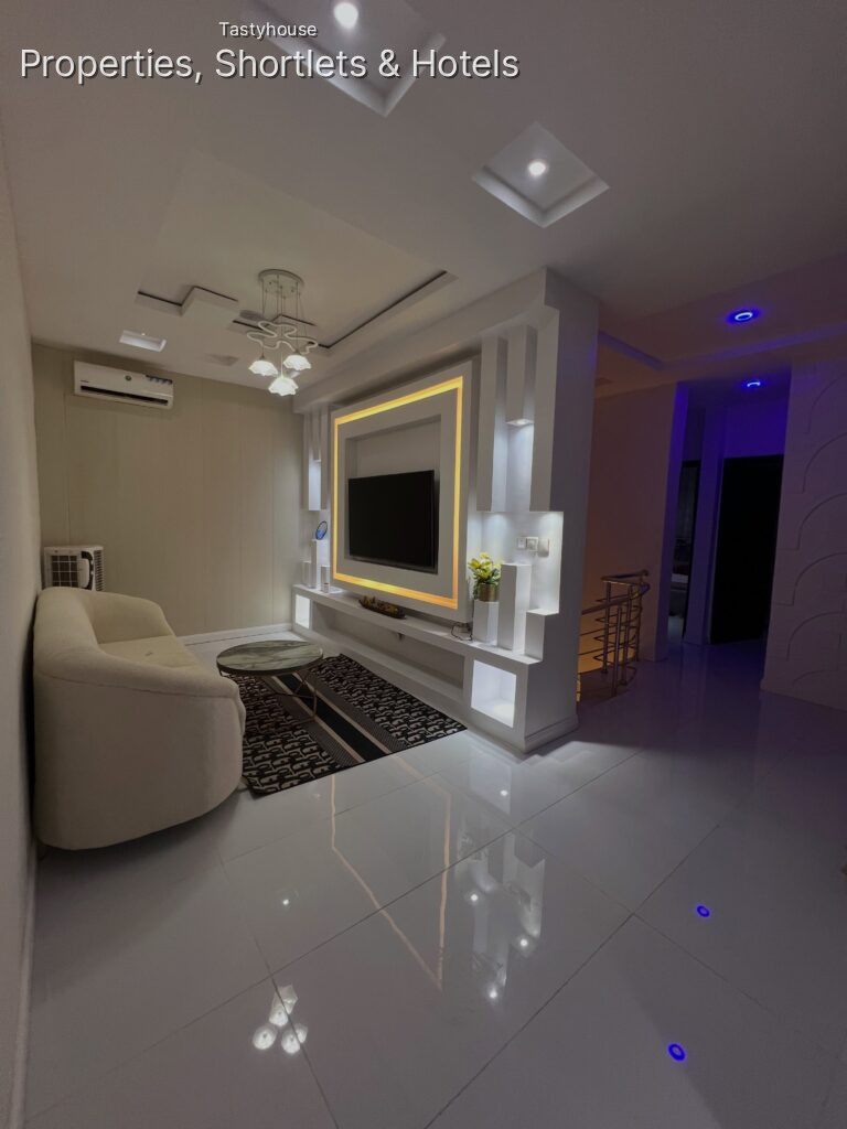 5 BEDROOM DETACHED