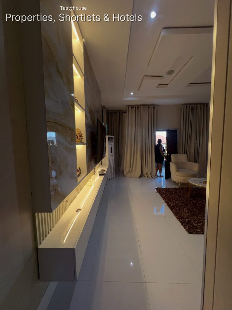 5 BEDROOM DETACHED