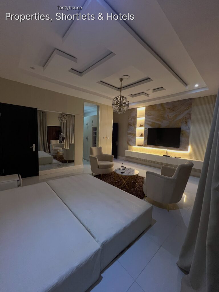5 BEDROOM DETACHED