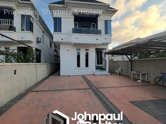 5 BEDROOM DETACHED