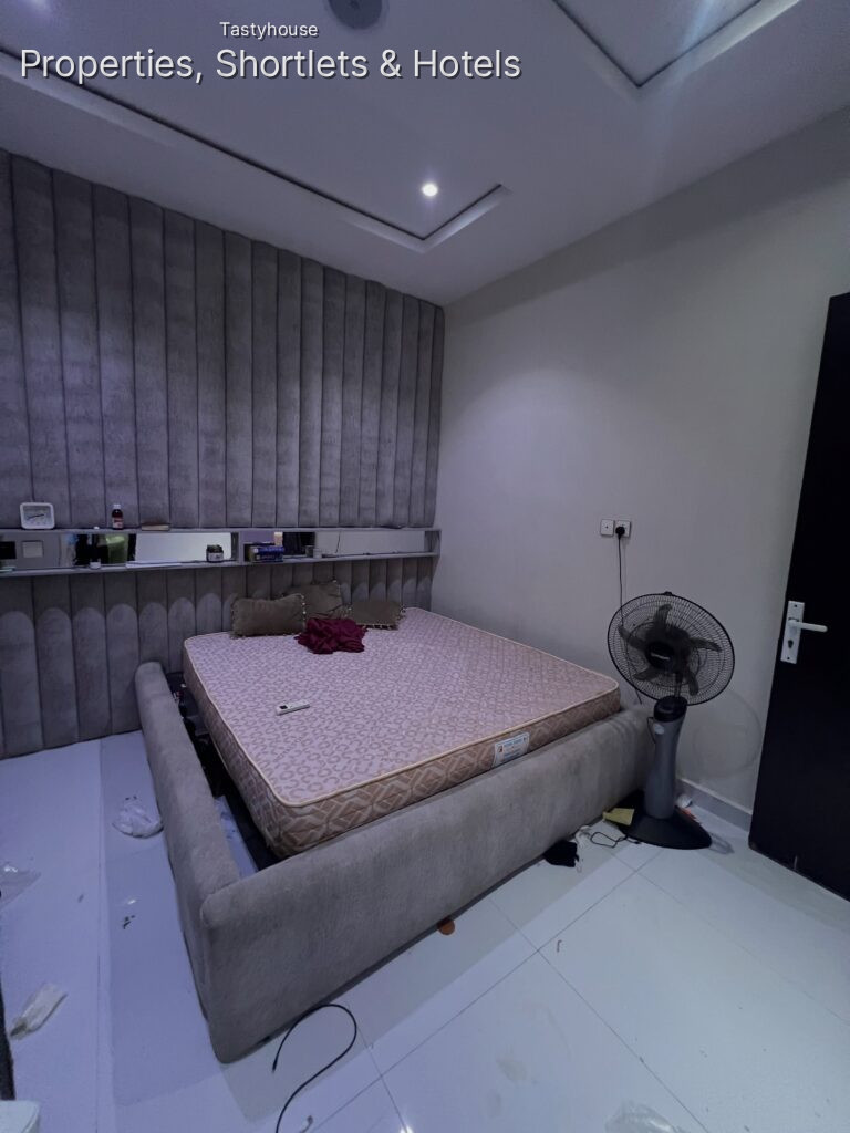 5 BEDROOM DETACHED