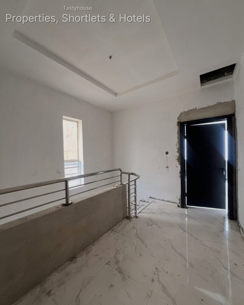 3-BEDR0OM TERRACE DUPLEX