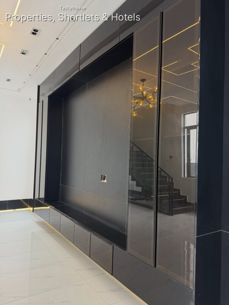 5-BEDROOM MASTERPIECE FULLY DETACHED LUXURY DUPLEX