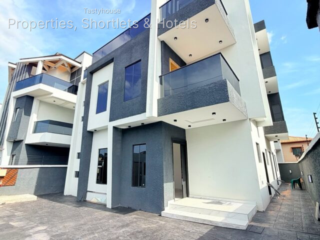 5BEDROOM FULLY DETACHED DUPLEX