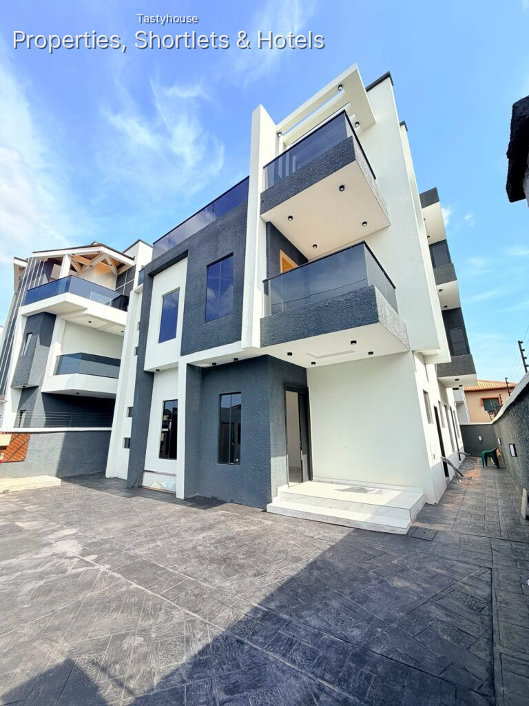 5BEDROOM FULLY DETACHED DUPLEX