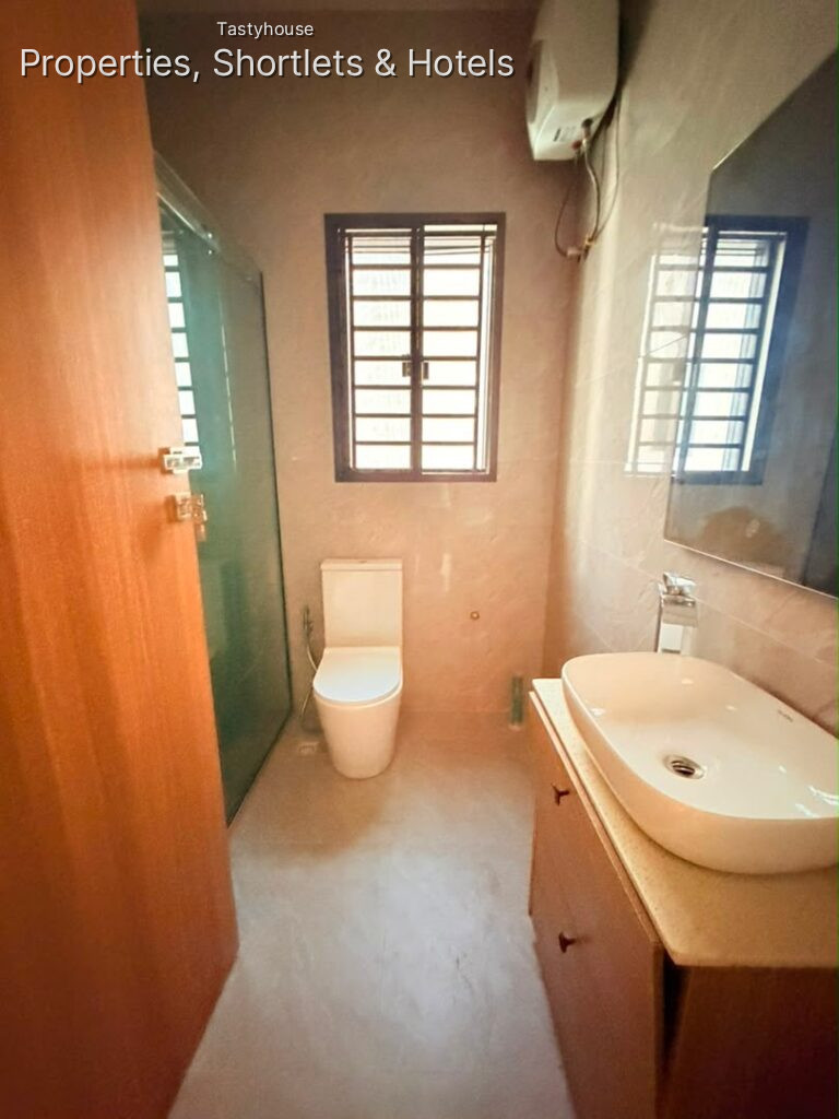 5BEDROOM FULLY DETACHED DUPLEX