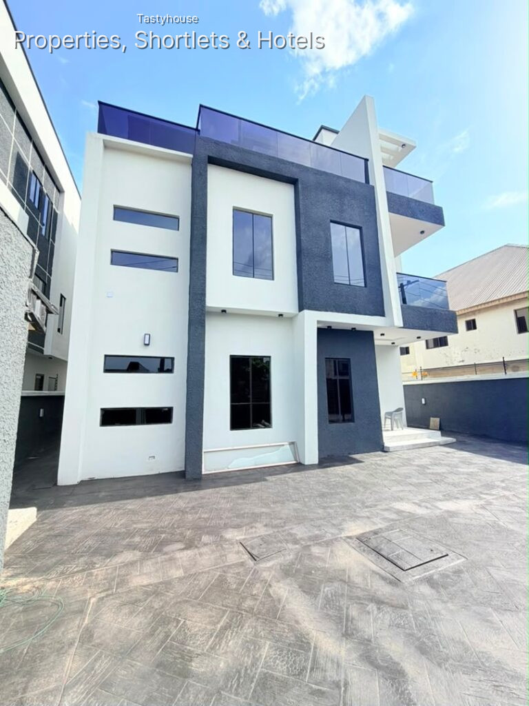 5BEDROOM FULLY DETACHED DUPLEX