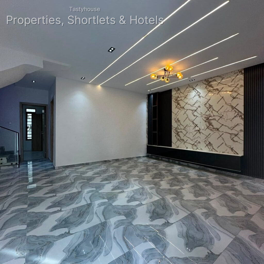 4 Bedroom semi detached duplex with a Bq
