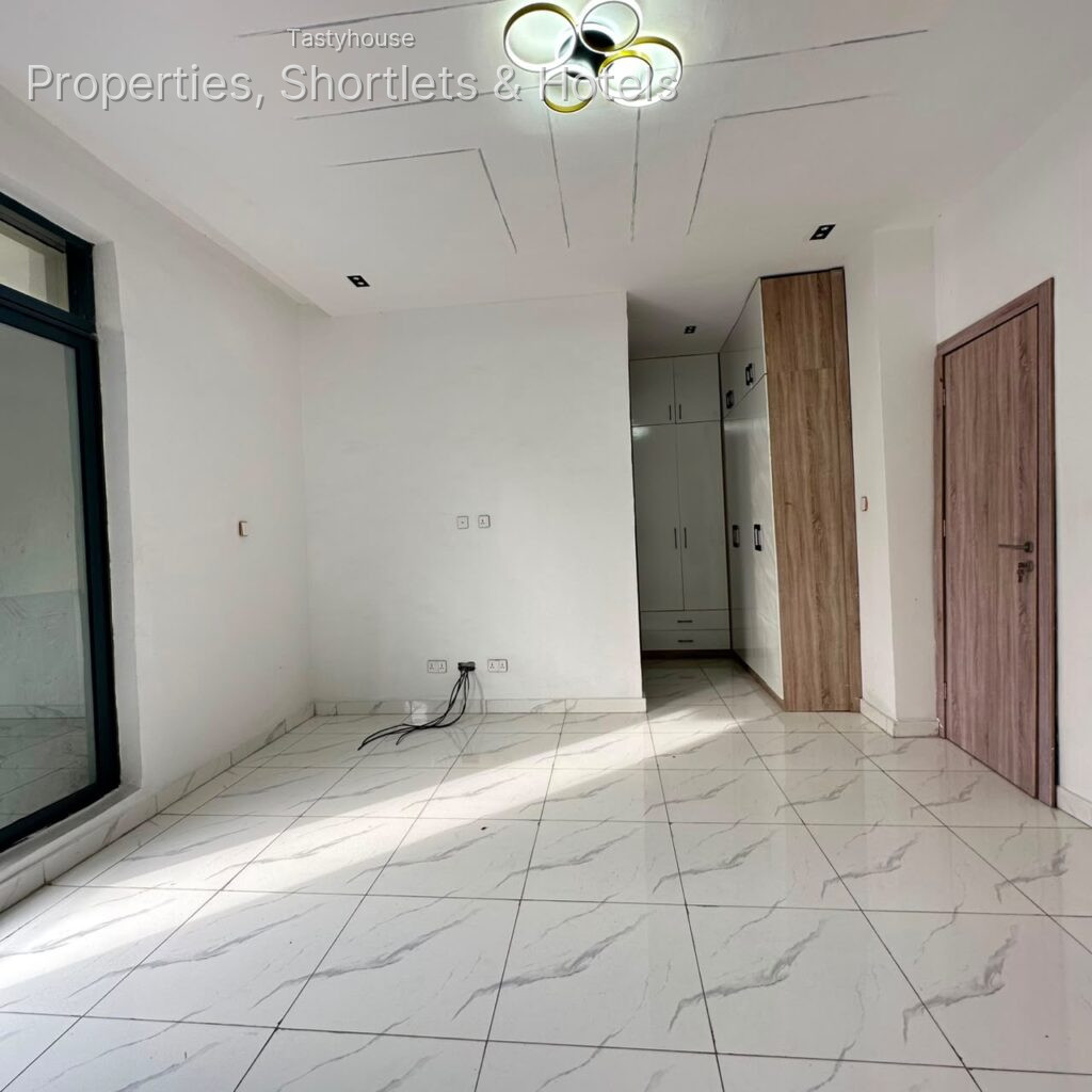 4 Bedroom semi detached duplex with a Bq