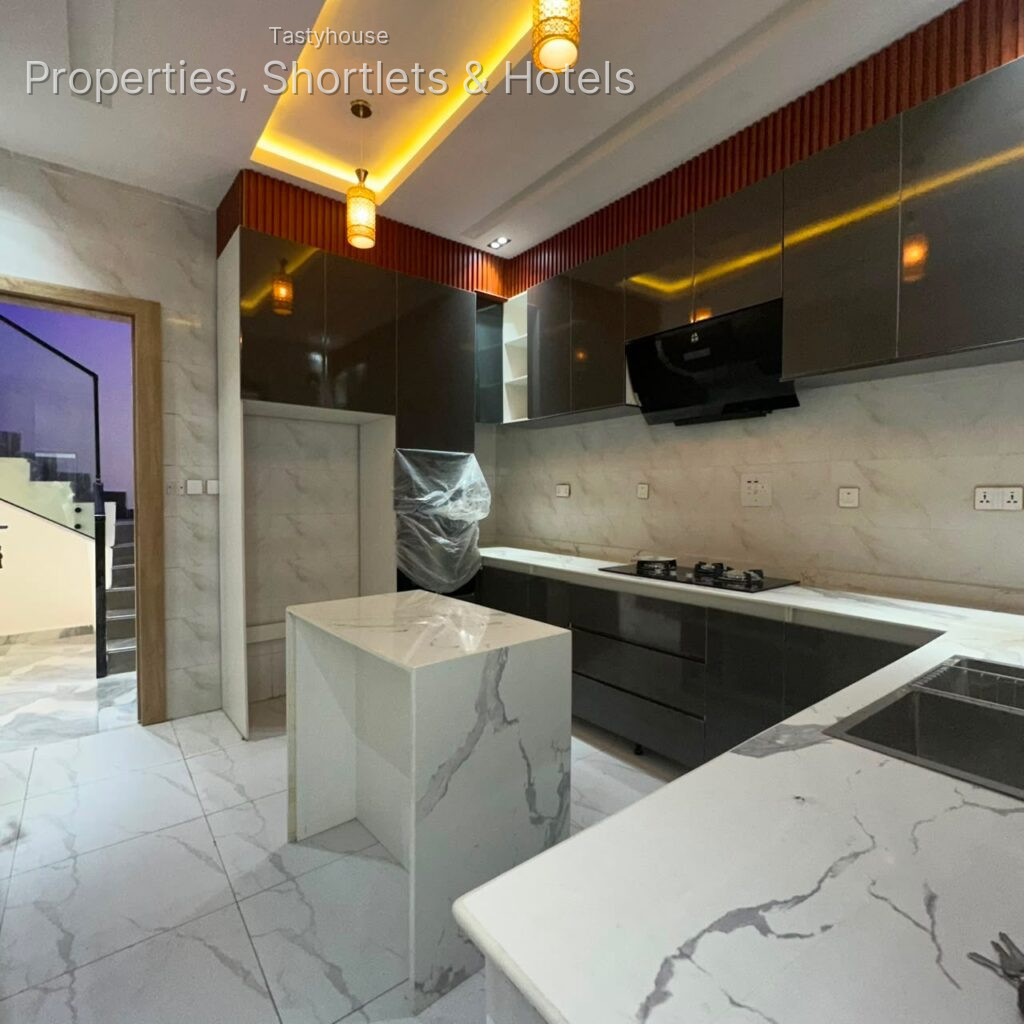 4 Bedroom semi detached duplex with a Bq