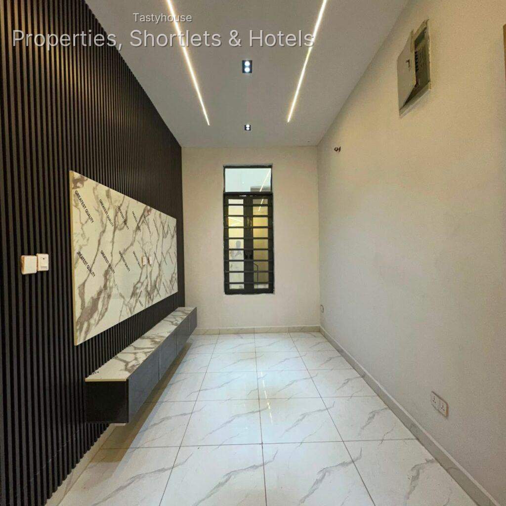 4 Bedroom semi detached duplex with a Bq
