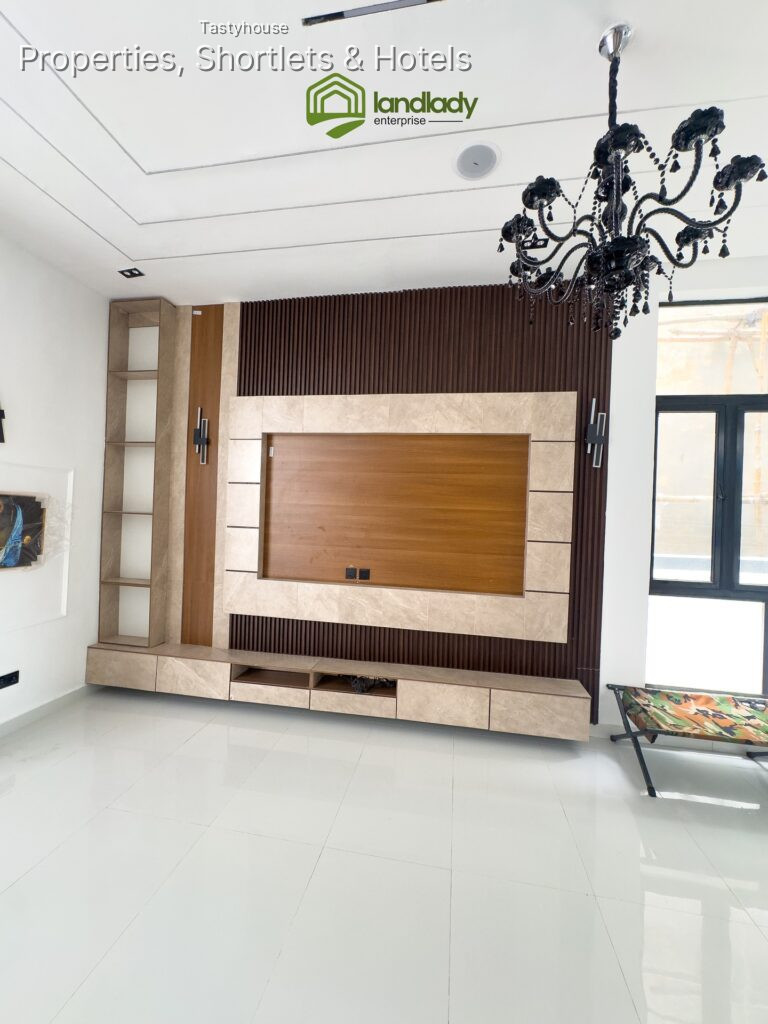 5 bedroom fully detached duplex