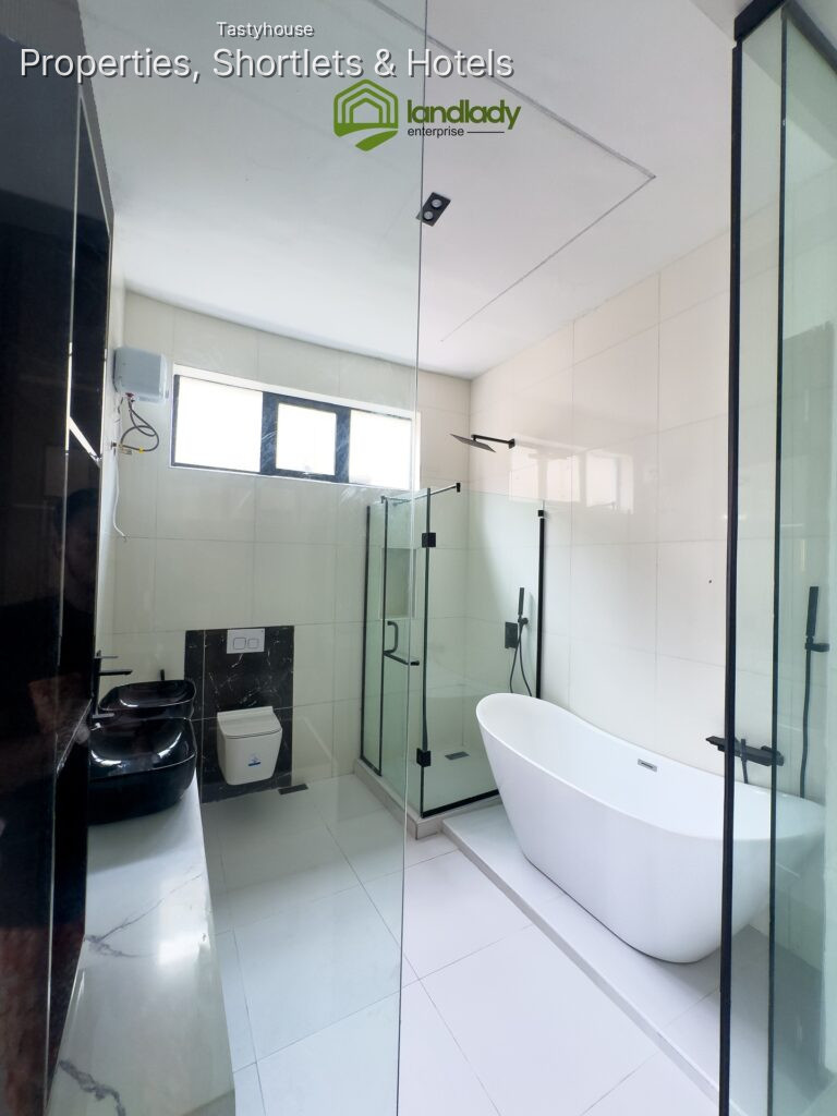 5 bedroom fully detached duplex