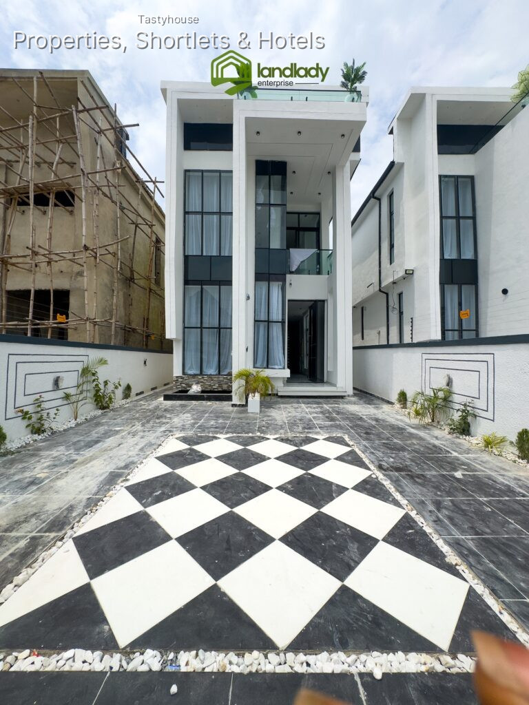 5 bedroom fully detached duplex