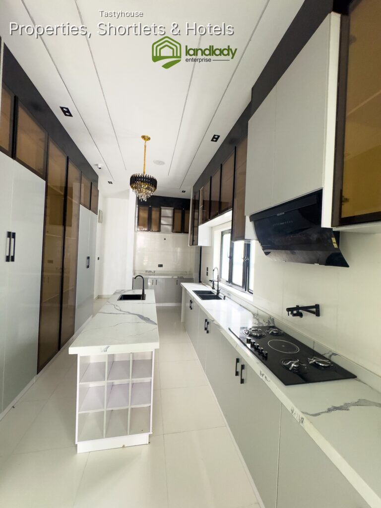 5 bedroom fully detached duplex