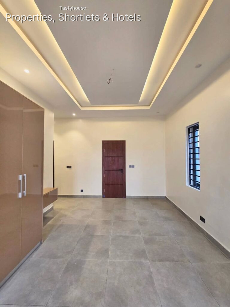 Newly built modern 3 bedroom flat