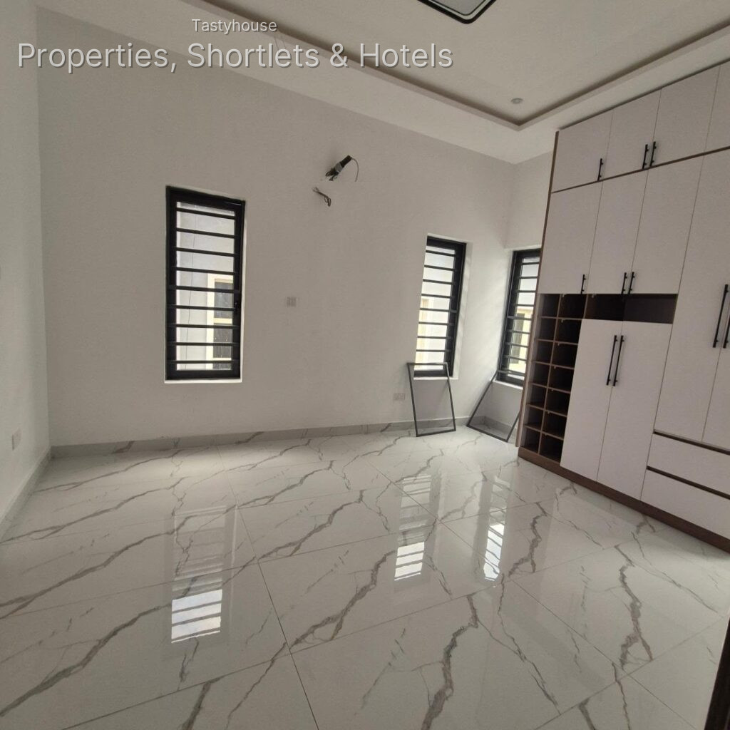 Newly built luxury 4bedroomsemi-detached duplex +,bg,
