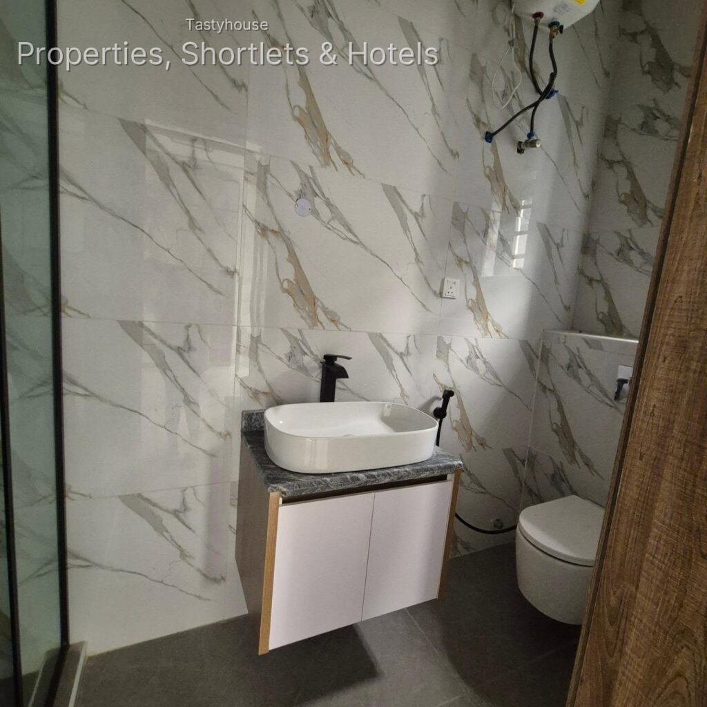 Newly built luxury 4bedroomsemi-detached duplex +,bg,