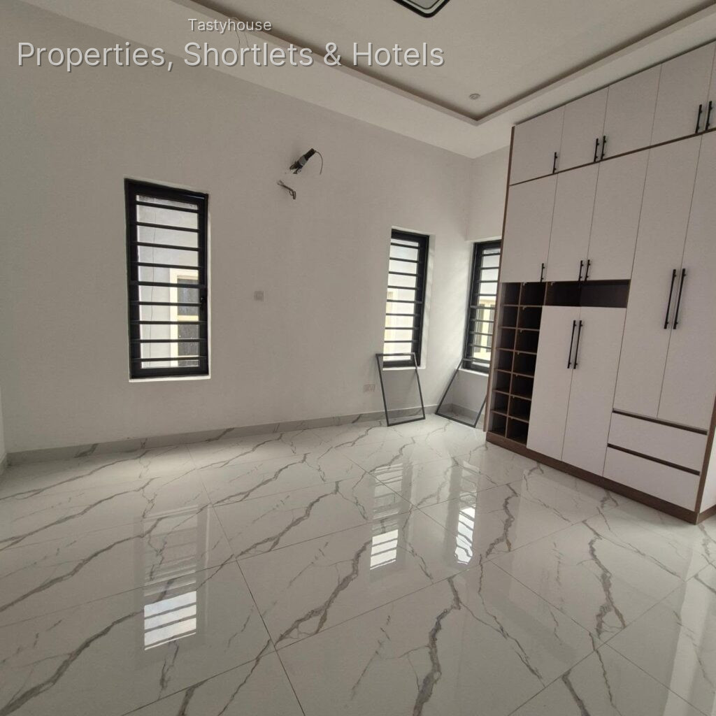Newly built luxury 4bedroomsemi-detached duplex +,bg,