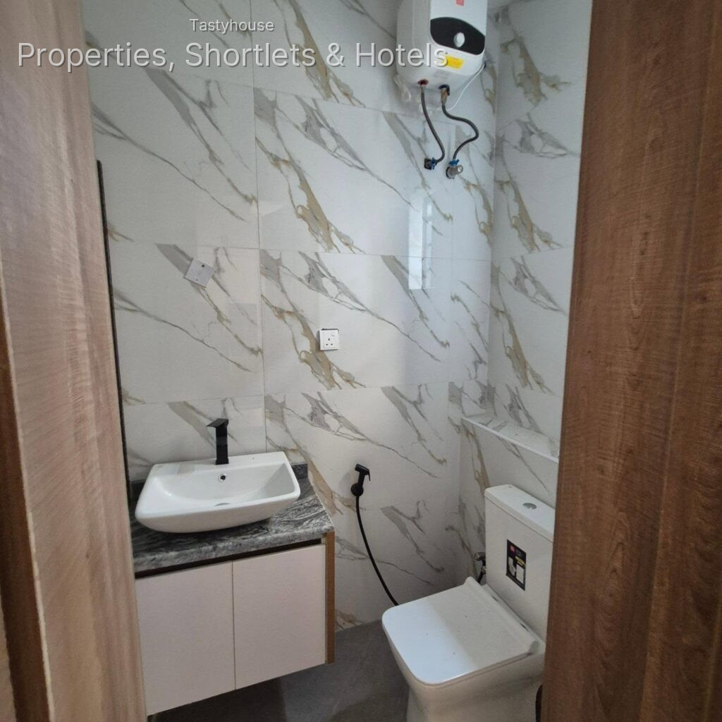 Newly built luxury 4bedroomsemi-detached duplex +,bg,
