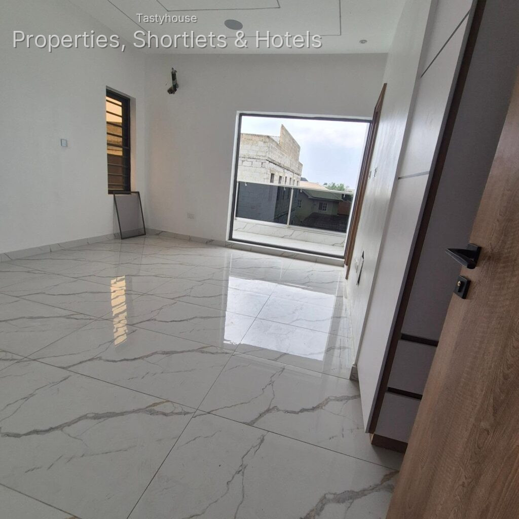 Newly built luxury 4bedroomsemi-detached duplex +,bg,