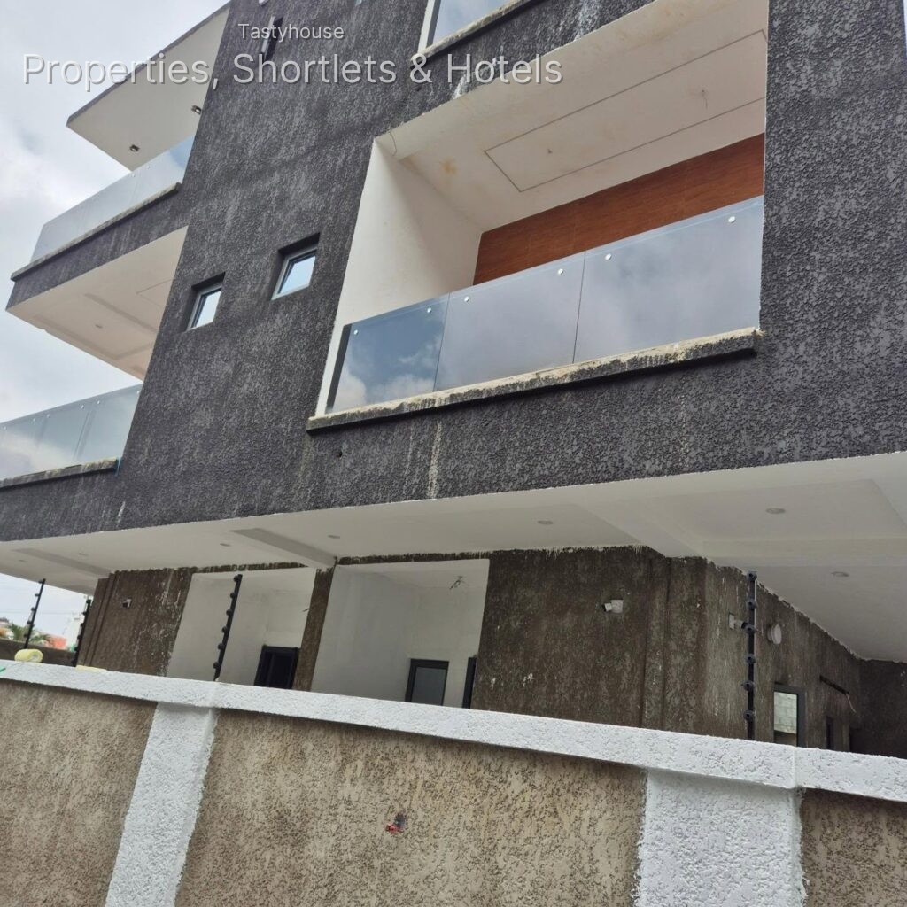 Newly built luxury 4bedroomsemi-detached duplex +,bg,