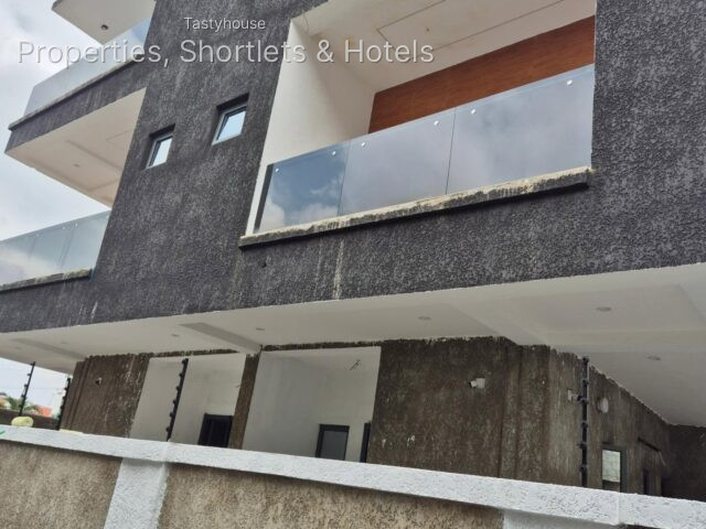Newly built luxury 4bedroomsemi-detached duplex +,bg,