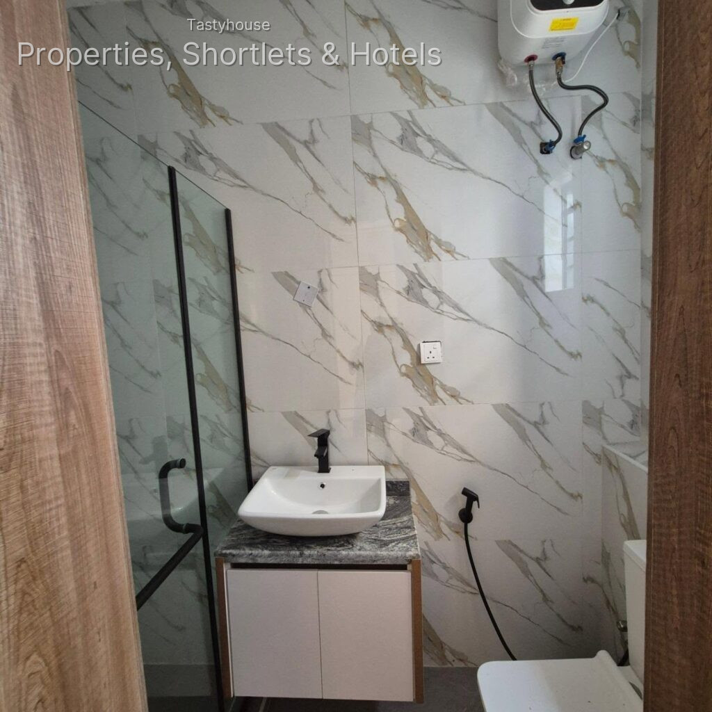 Newly built luxury 4bedroomsemi-detached duplex +,bg,