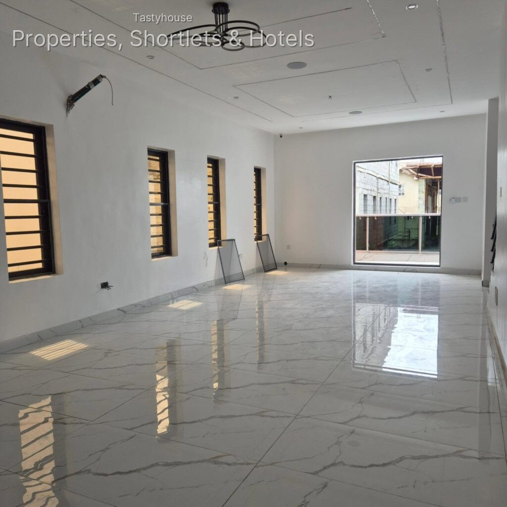 Newly built luxury 4bedroomsemi-detached duplex +,bg,
