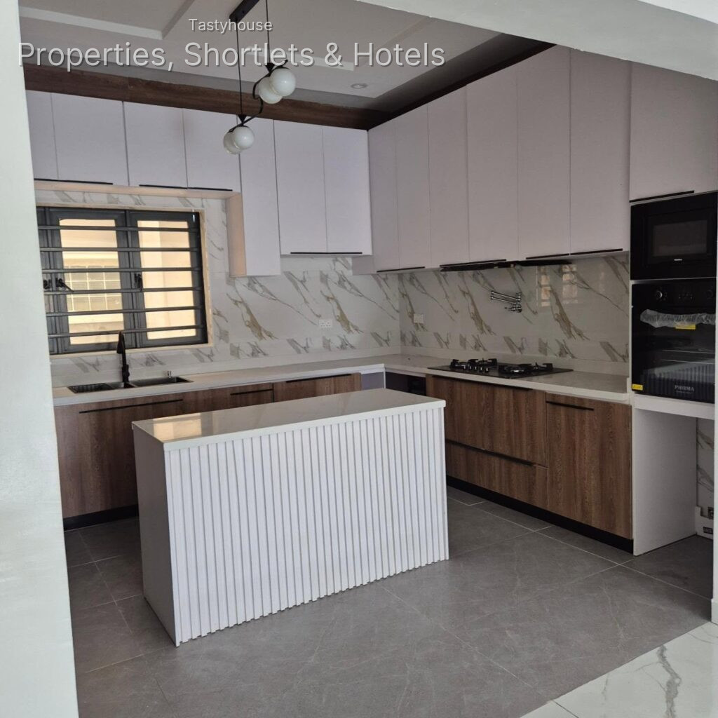 Newly built luxury 4bedroomsemi-detached duplex +,bg,