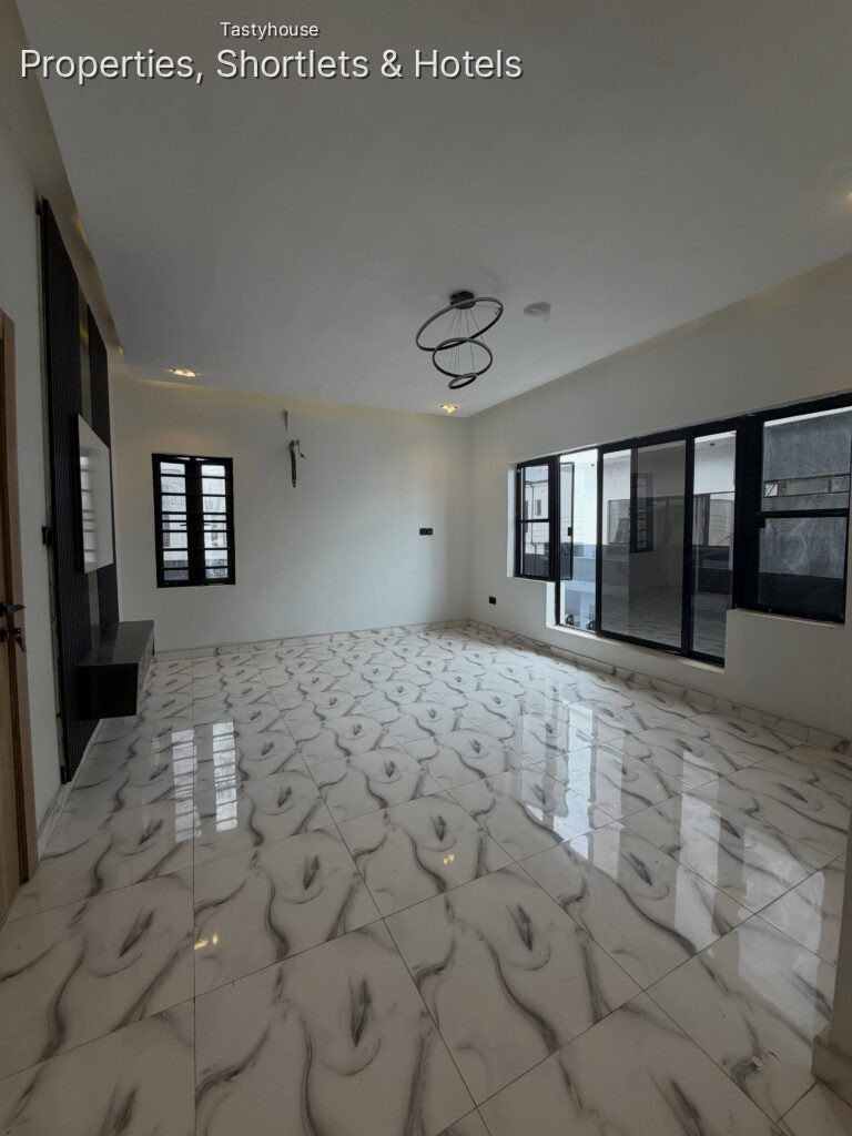 3BEDROOM TERRACE DUPLEX