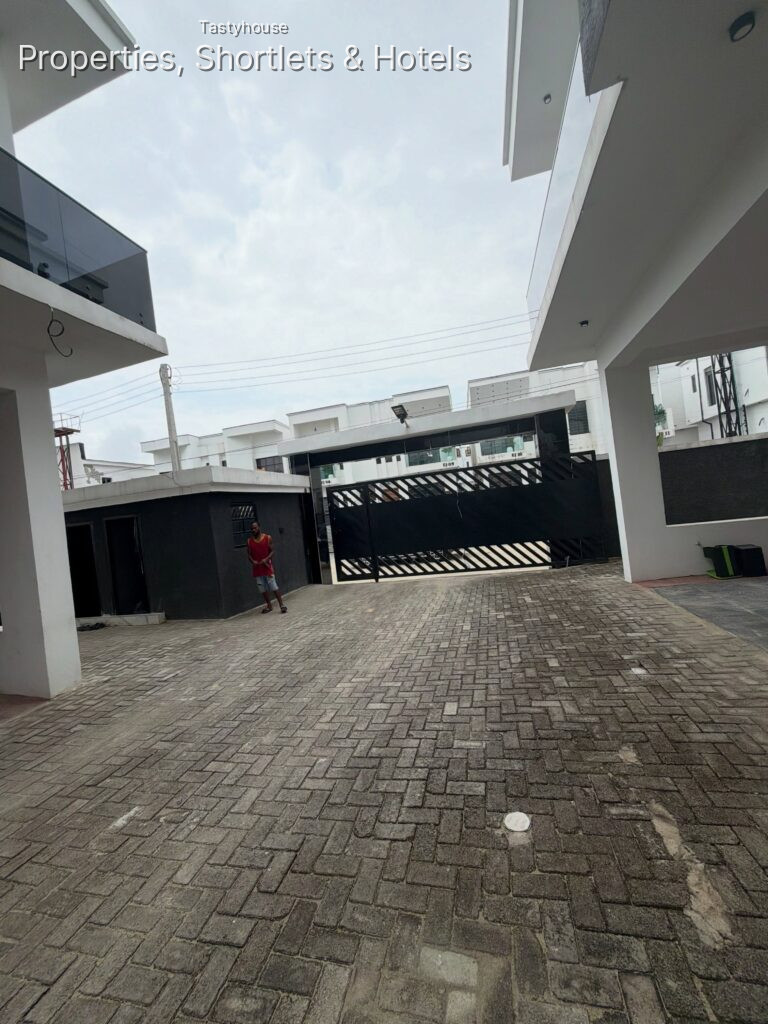 3BEDROOM TERRACE DUPLEX