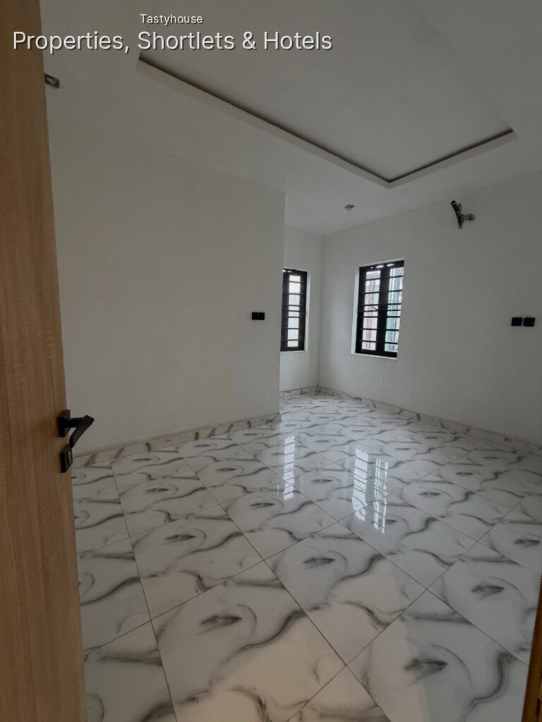 3BEDROOM TERRACE DUPLEX