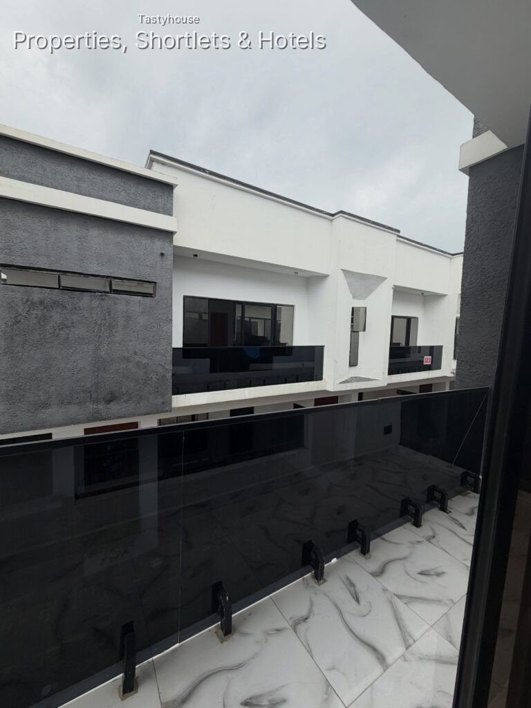 3BEDROOM TERRACE DUPLEX