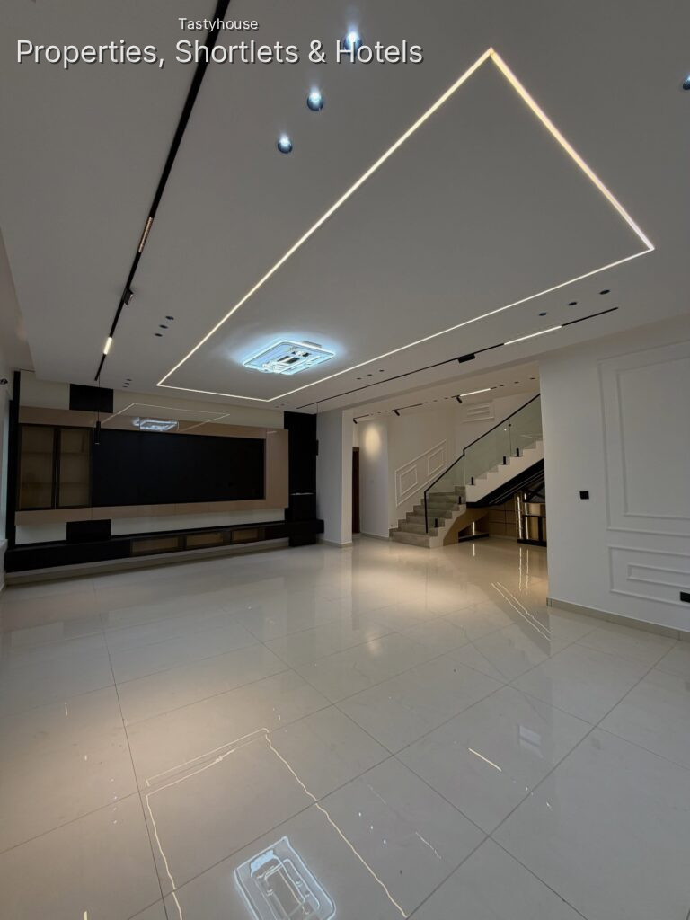 4-Bedroom Fully Detached Duplex with1-Bedroom BỌ with Swimming Pool.