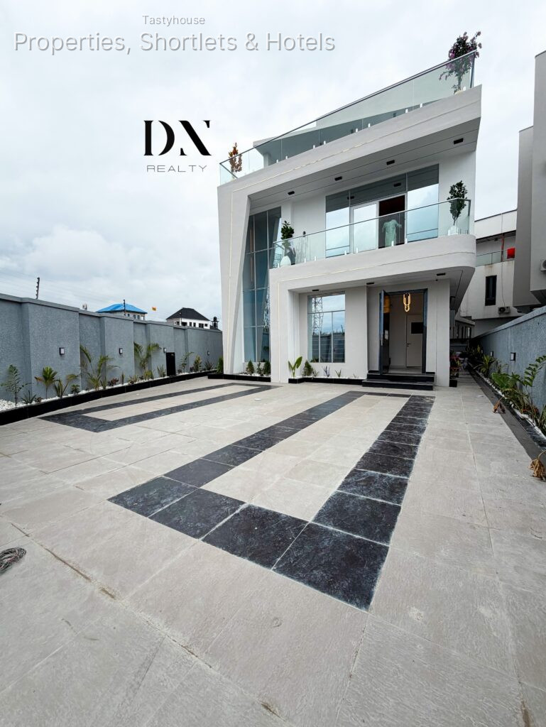 5 – bedroom Fully Detached Duplex | SwimmingPool