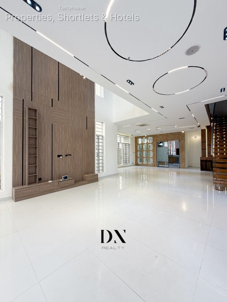 5 – bedroom Fully Detached Duplex | SwimmingPool