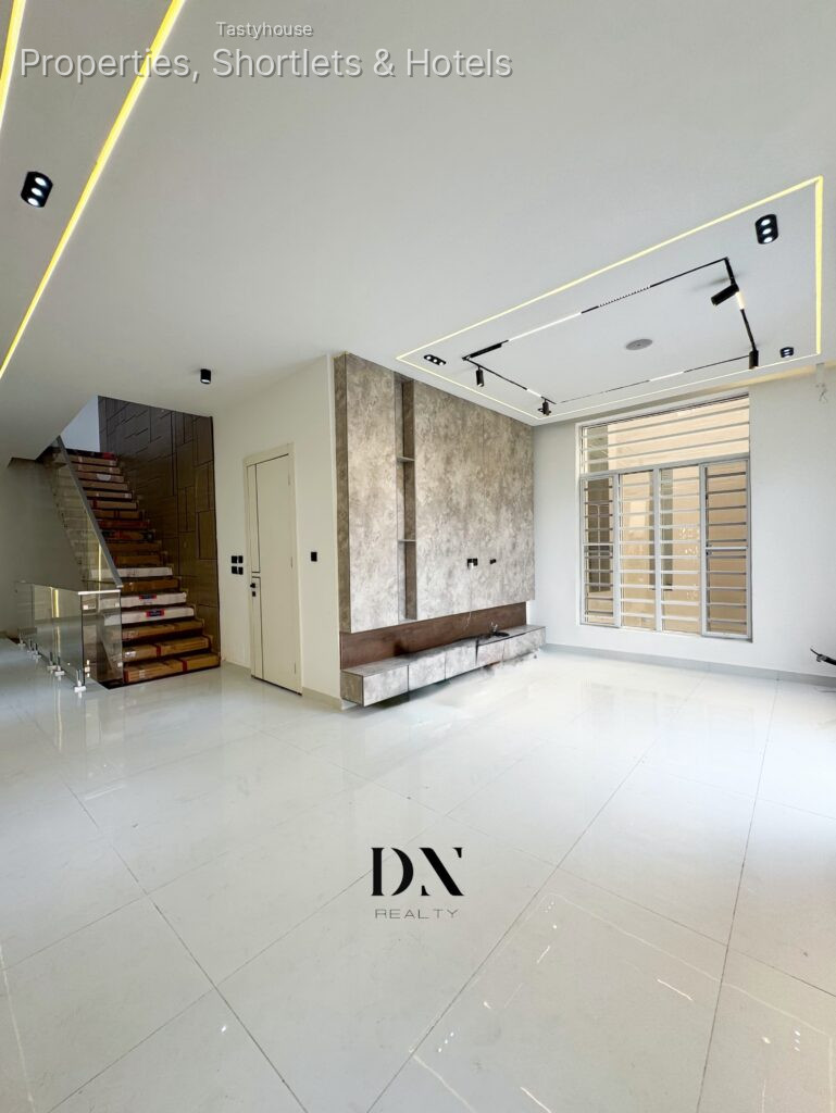 5 – bedroom Fully Detached Duplex | SwimmingPool