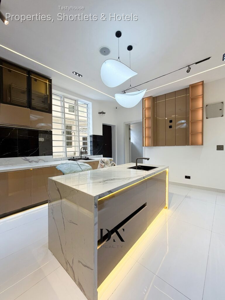 5 – bedroom Fully Detached Duplex | SwimmingPool