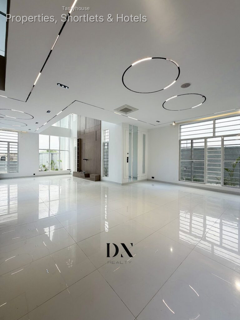 5 – bedroom Fully Detached Duplex | SwimmingPool
