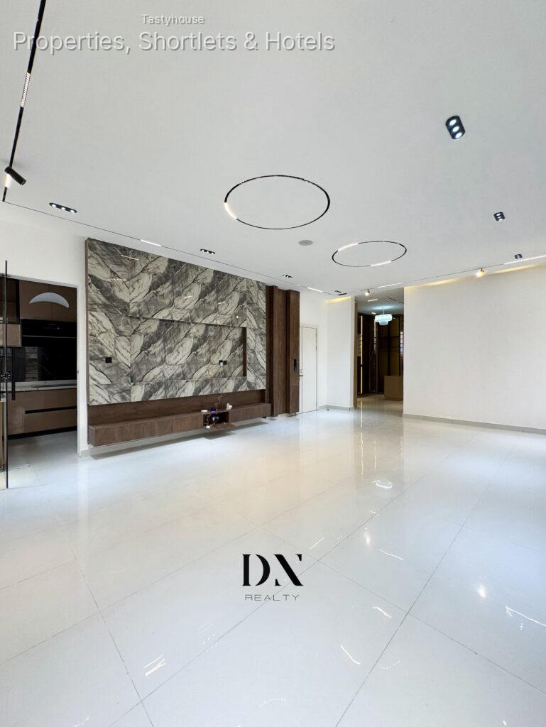5 – bedroom Fully Detached Duplex | SwimmingPool